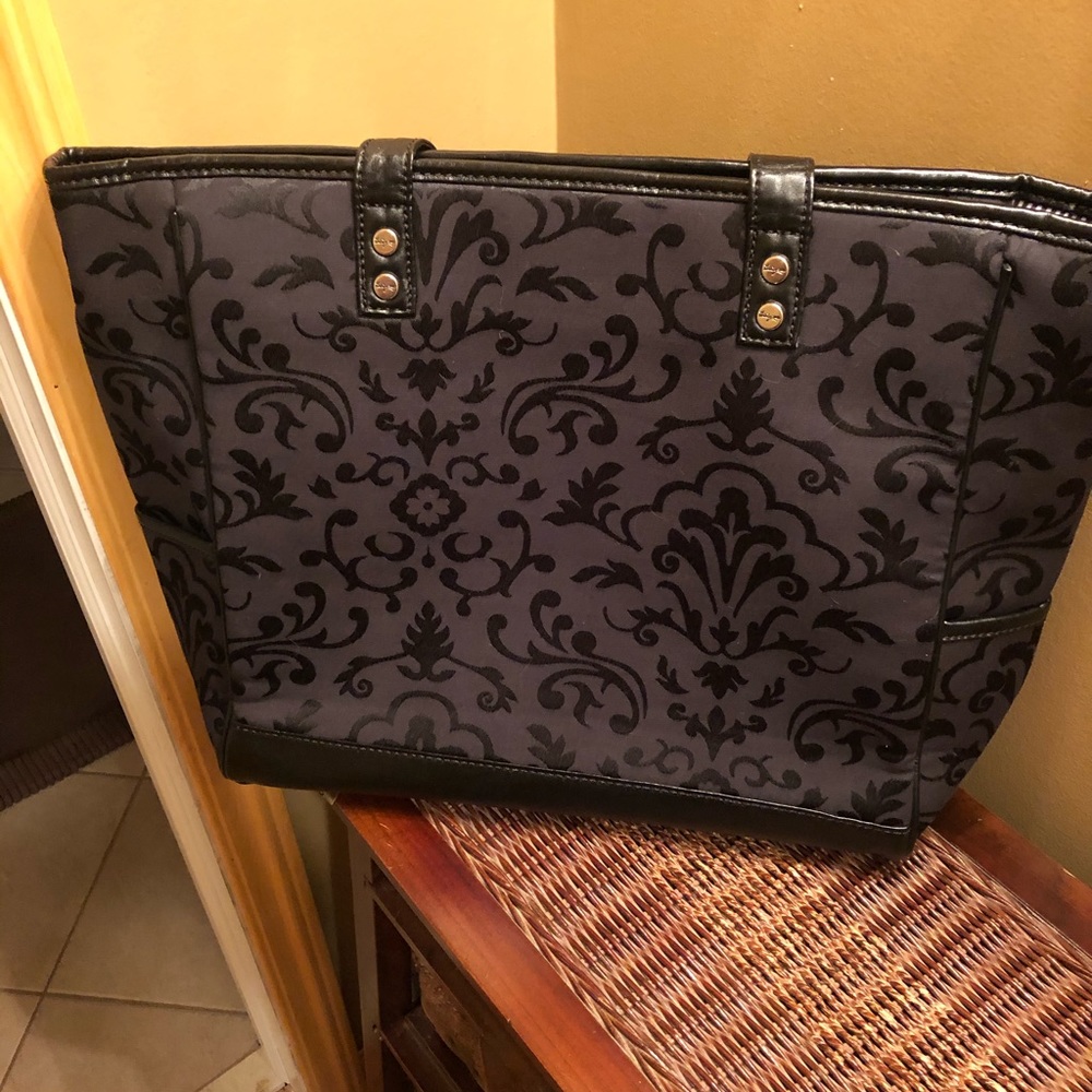 Quilted zipper shoulder bag